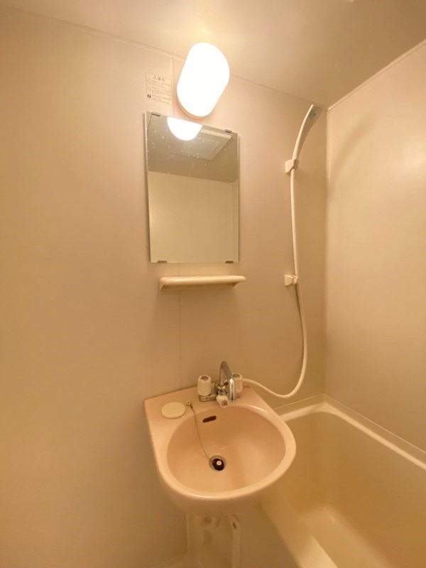 洗面設備　ゆったりとスペースのある洗面所