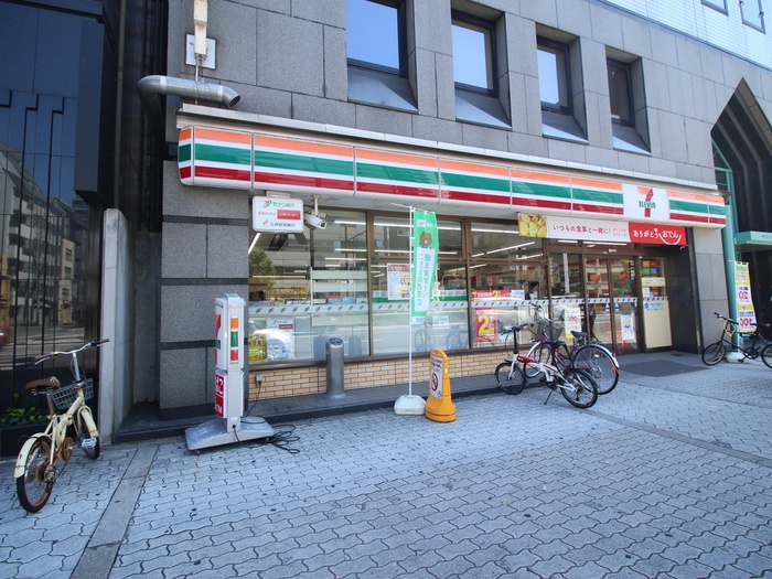 コンビニ　セブンイレブン（コンビニ）まで98m