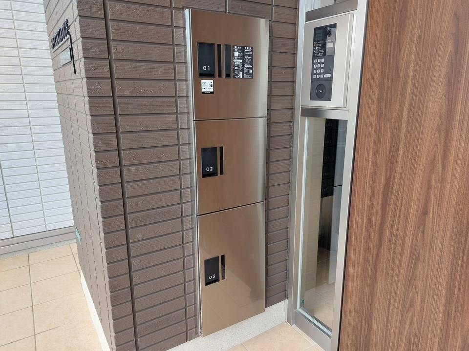 エントランス　宅配ボックス