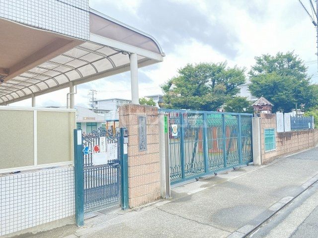 幼稚園・保育園　日野しらゆり幼稚園（幼稚園・保育園）まで550m