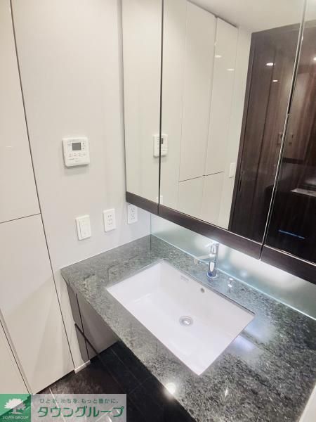 洗面設備　別部屋写真参照