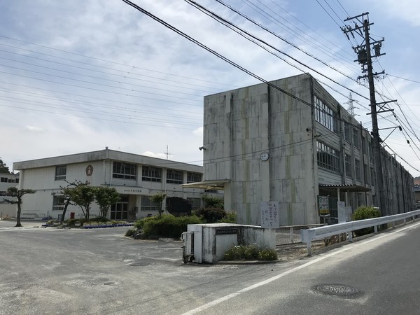 小学校　多治見市立小泉小学校（小学校）まで1309m