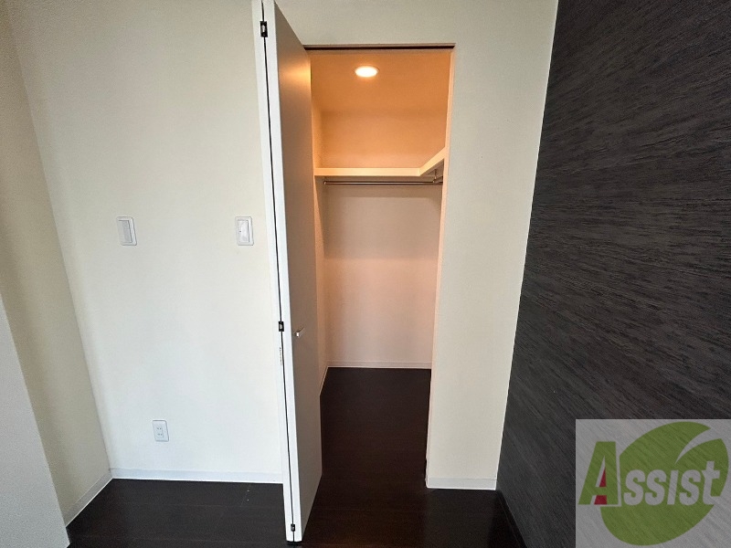 収納　クローゼットは奥行きもあり、荷物が多い方でも安心です。