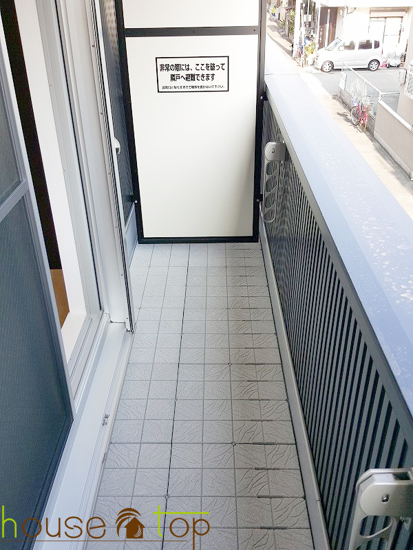 バルコニー　日当たりの良いバルコニー