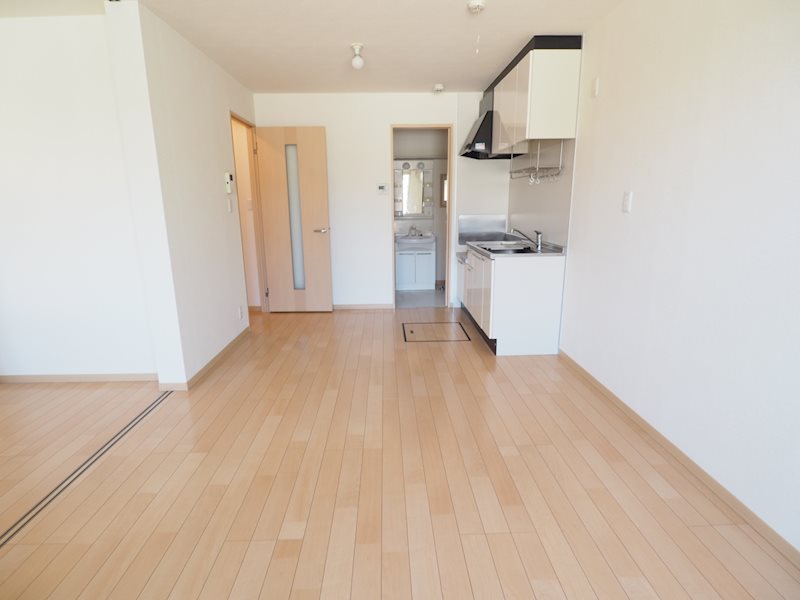 居室・リビング　別号室写真の為現況優先