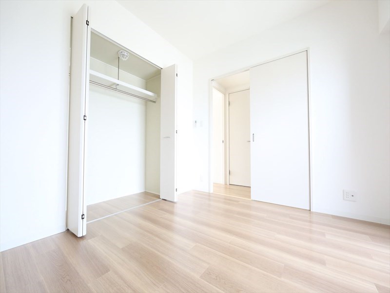 その他　洋室6.7帖　クローゼット（収納充実してます）