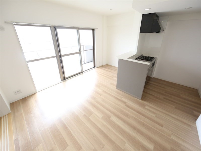 バルコニー　ＬＤＫ13.1帖　洋室5.2帖とつなげても仕切っても使えます