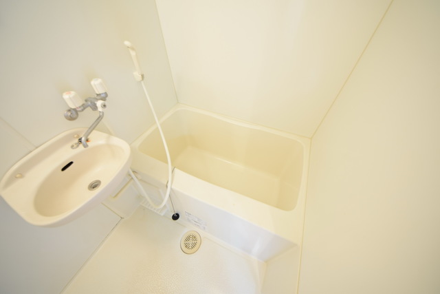 バス・シャワールーム　～今日の疲れを流しますっ～