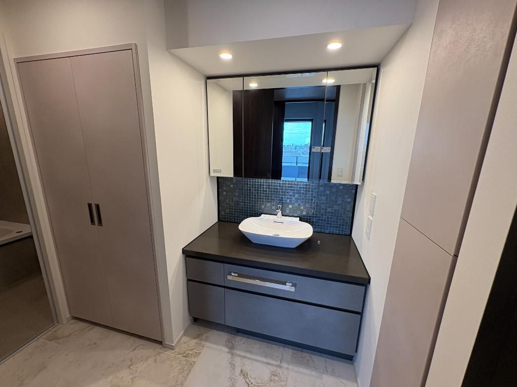 洗面設備　スペースが確保できる洗面所です