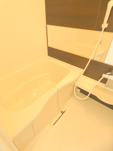 バス・シャワールーム　★スタイリッシュなバスルーム☆浴室乾燥機付きで便利です★