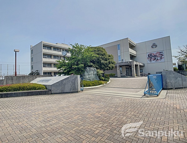 中学校　椿中学校（中学校）まで415m