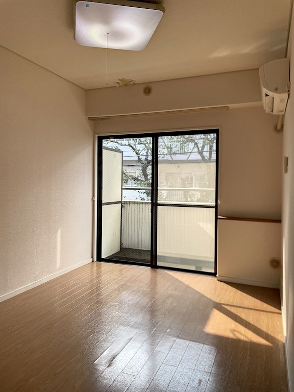 居室・リビング　※別部屋の写真です