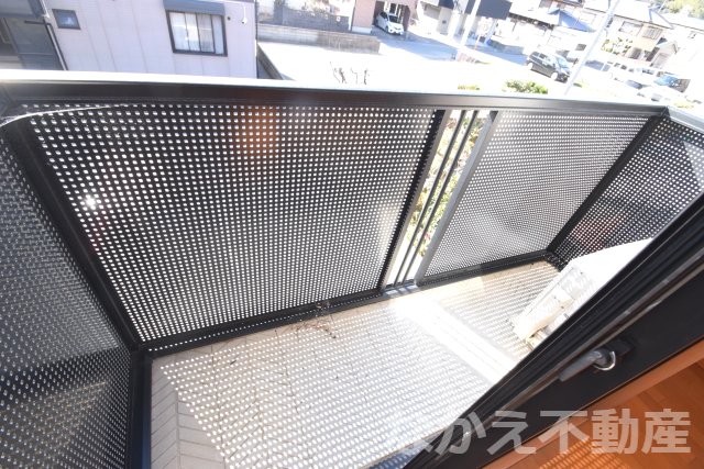 バルコニー　開放的で明るい空間を演出してくれるバルコニーです