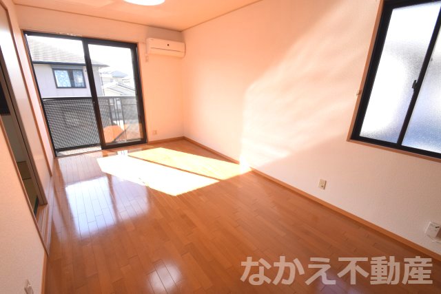 居室・リビング　こちらのリビングで趣味の時間をお楽しみください