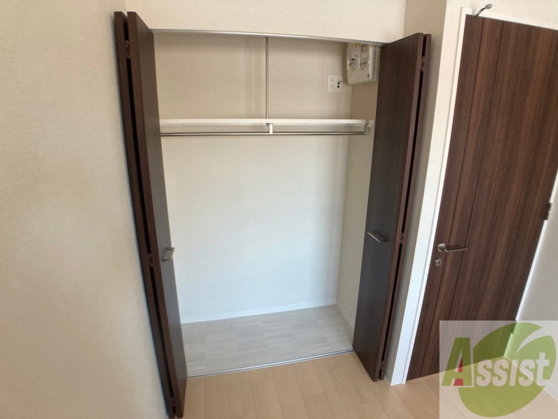 収納　クローゼットは奥行きもあり、荷物が多い方でも安心です。