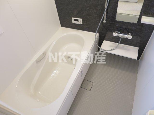 バス・シャワールーム　落ち着いた空間のお風呂です