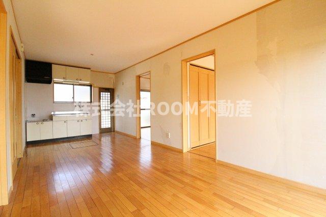 居室・リビング　こちらの居間で趣味の時間をお楽しみください