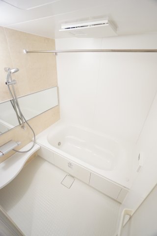 バス・シャワールーム　※同物件、反転タイプの写真になります。
