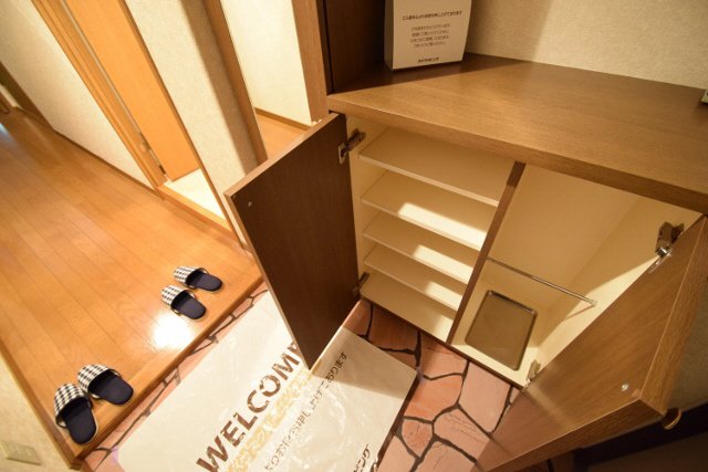 玄関　シューズボックスあります。