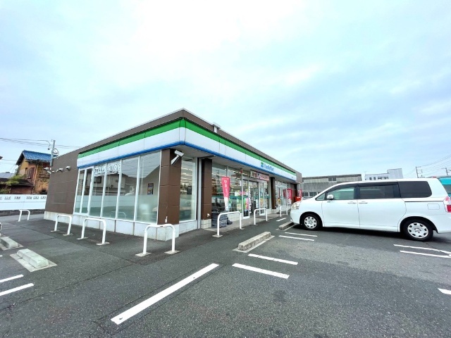 コンビニ　ファミリーマート桑名江場店（コンビニ）まで1345m