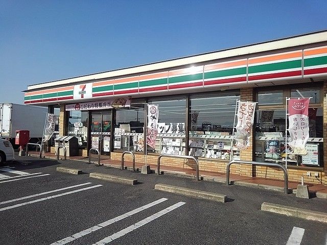 コンビニ　セブンイレブン（コンビニ）まで220m