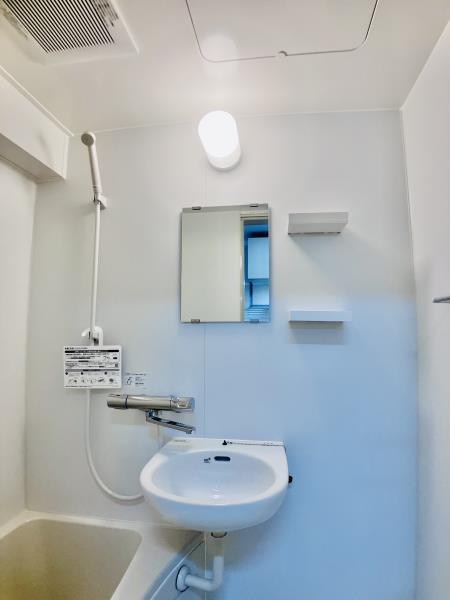 洗面設備　ゆったりとスペースのある洗面所