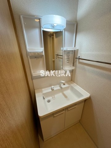 洗面設備　身支度に欠かせない独立洗面台♪