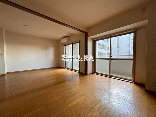 バルコニー　開放的で明るい空間を演出してくれるバルコニーです♪