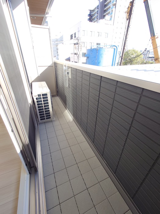 バルコニー　お洗濯にも便利なバルコニー付き