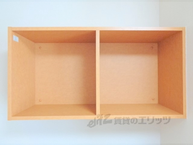 収納　テレビ上