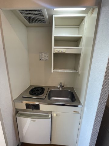 キッチン　(参考)同マンション反転間取り他部屋の写真