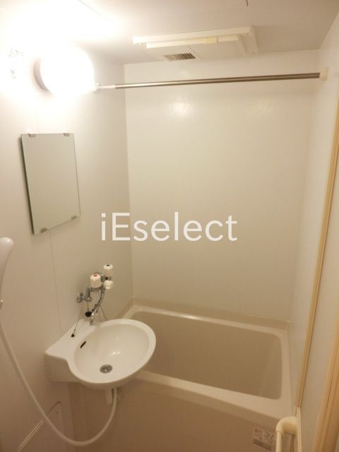 バス・シャワールーム　便利な浴室乾燥機付き