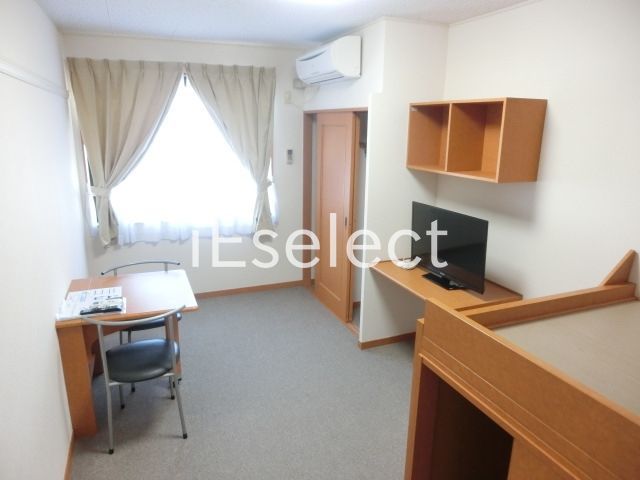 居室・リビング　1階はフローリング、2階はじゅうたん張りです