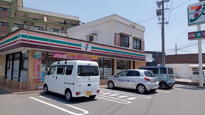 コンビニ　セブンイレブン博多諸岡店（コンビニ）まで406m