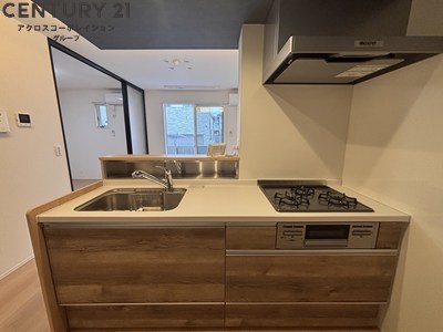 キッチン　収納豊富なシステムキッチン3口ガスコンロ