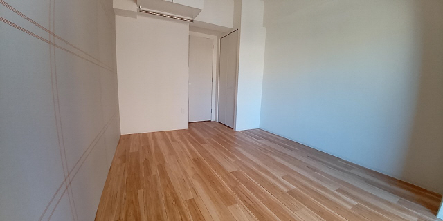 その他部屋・スペース　落ち着いた色調の寝室です