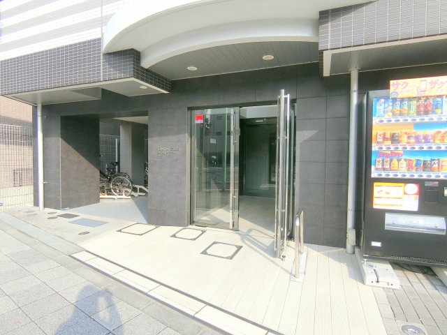 エントランス　プレミアムキューブ大森本町