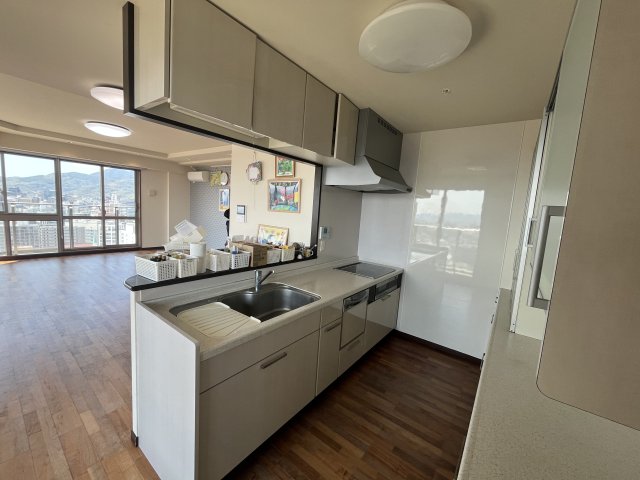 キッチン　※別号室の写真です。現況優先となります。