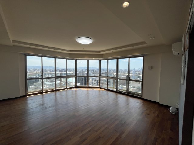 居室・リビング　※別号室の写真です。現況優先となります。