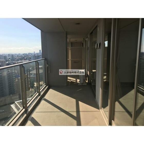 バルコニー　※別号室の写真です。現況優先となります。