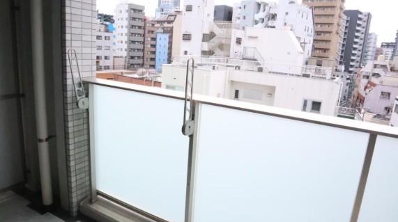 バルコニー　外からの目が気にならないバルコニーで洗濯物が干せます