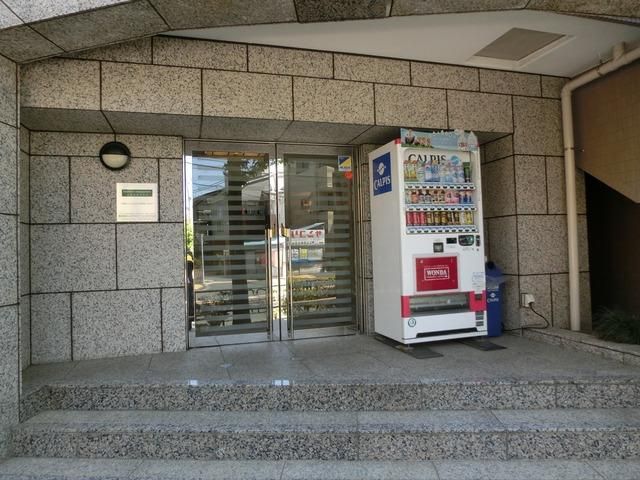 セキュリティ　オートロック付のエントランス