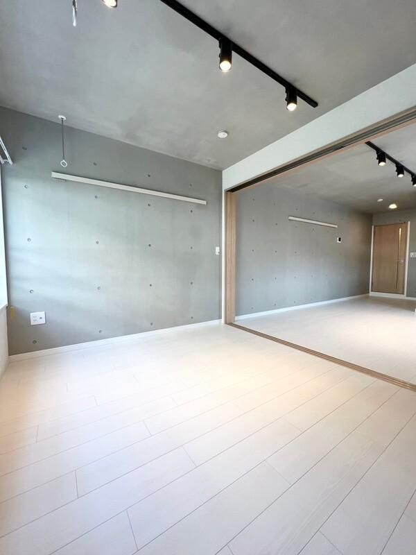 居室・リビング　☆明るい洋室☆