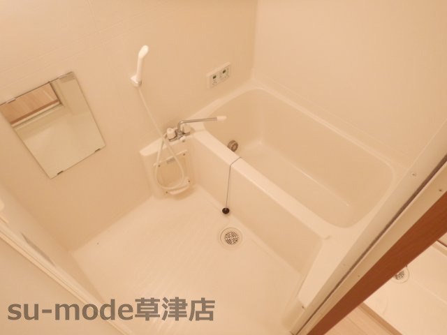 バス・シャワールーム　コンパクトで使いやすいお風呂です