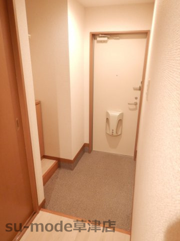 玄関　収納もある玄関です