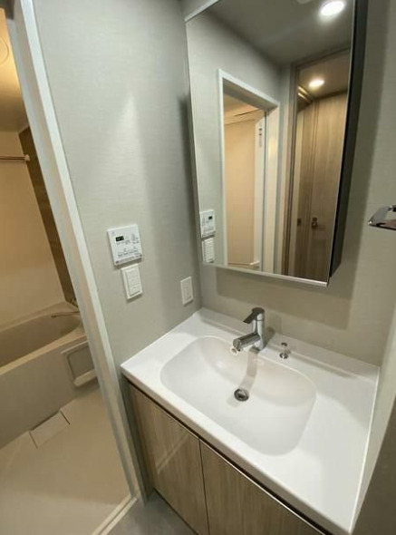 洗面設備　※別部屋の参考写真です。