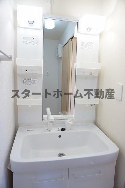 洗面設備　使いやすい洗面所です