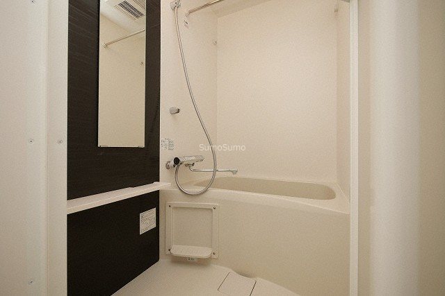 バス・シャワールーム　コンパクトで使いやすいお風呂です