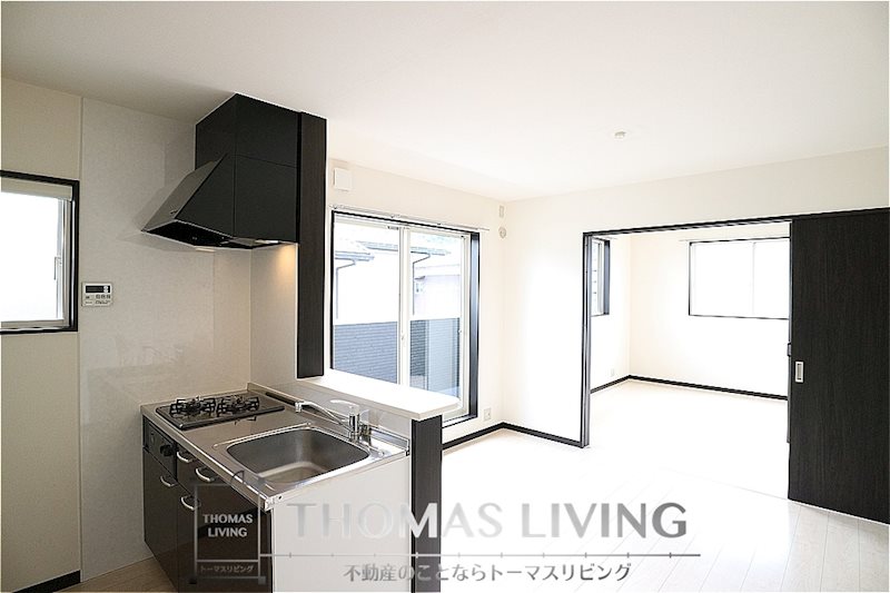 居室・リビング　人気のカウンターキッチンタイプで作業が捗りますね。