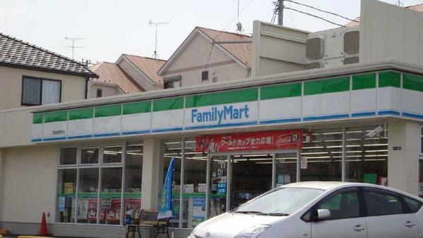 コンビニ　ファミリーマート四街道物井店（コンビニ）まで210m